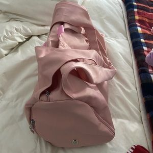 Lulu lemon duffel bag